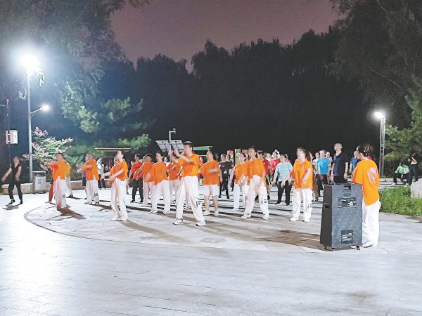 限时限分贝仍管不住劲歌热舞的东谈主们 广场舞协议沦为“一纸空文”