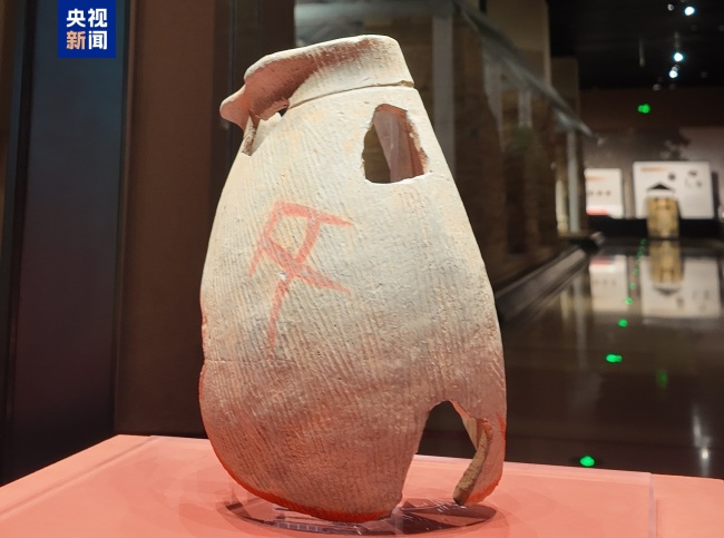 比甲骨文早800年 这个扁壶留住了4000年前的翰墨密码