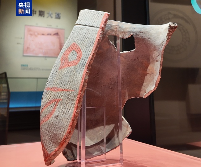 比甲骨文早800年 这个扁壶留住了4000年前的翰墨密码